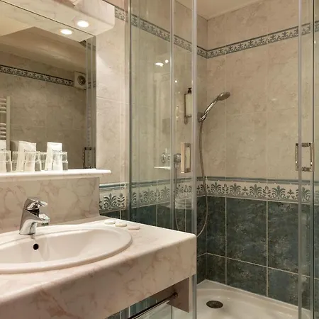Le Dauphin Les Loges Hotel 3*