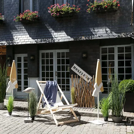 Le Dauphin Les Loges Hotel 3*