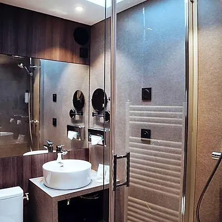 Le Dauphin Hotel